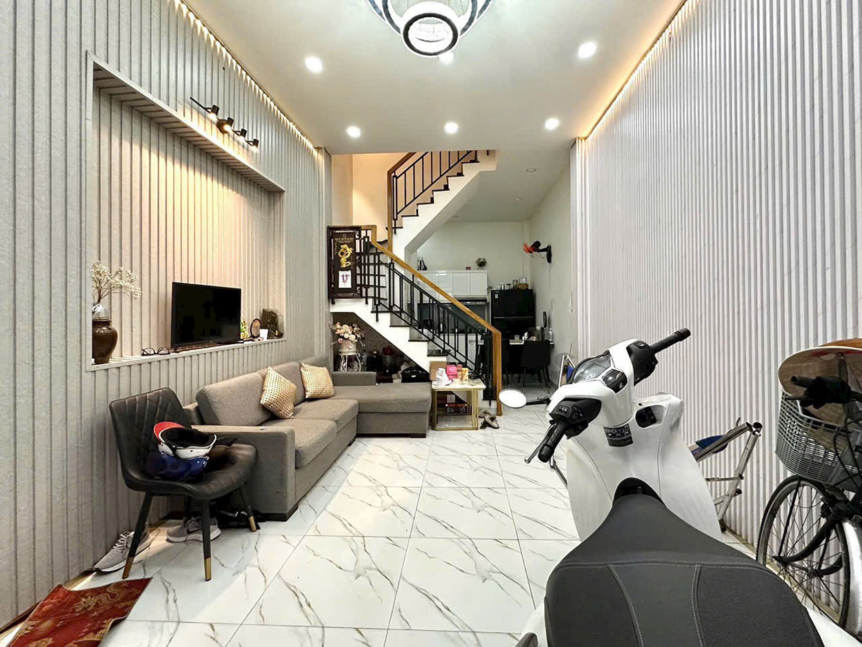 Nhà phố 3 lầu, 5 phòng, full nội thất Khu Thời Trang Lê Văn Sỹ - Có Hợp Đồng thuê 28triệu/tháng